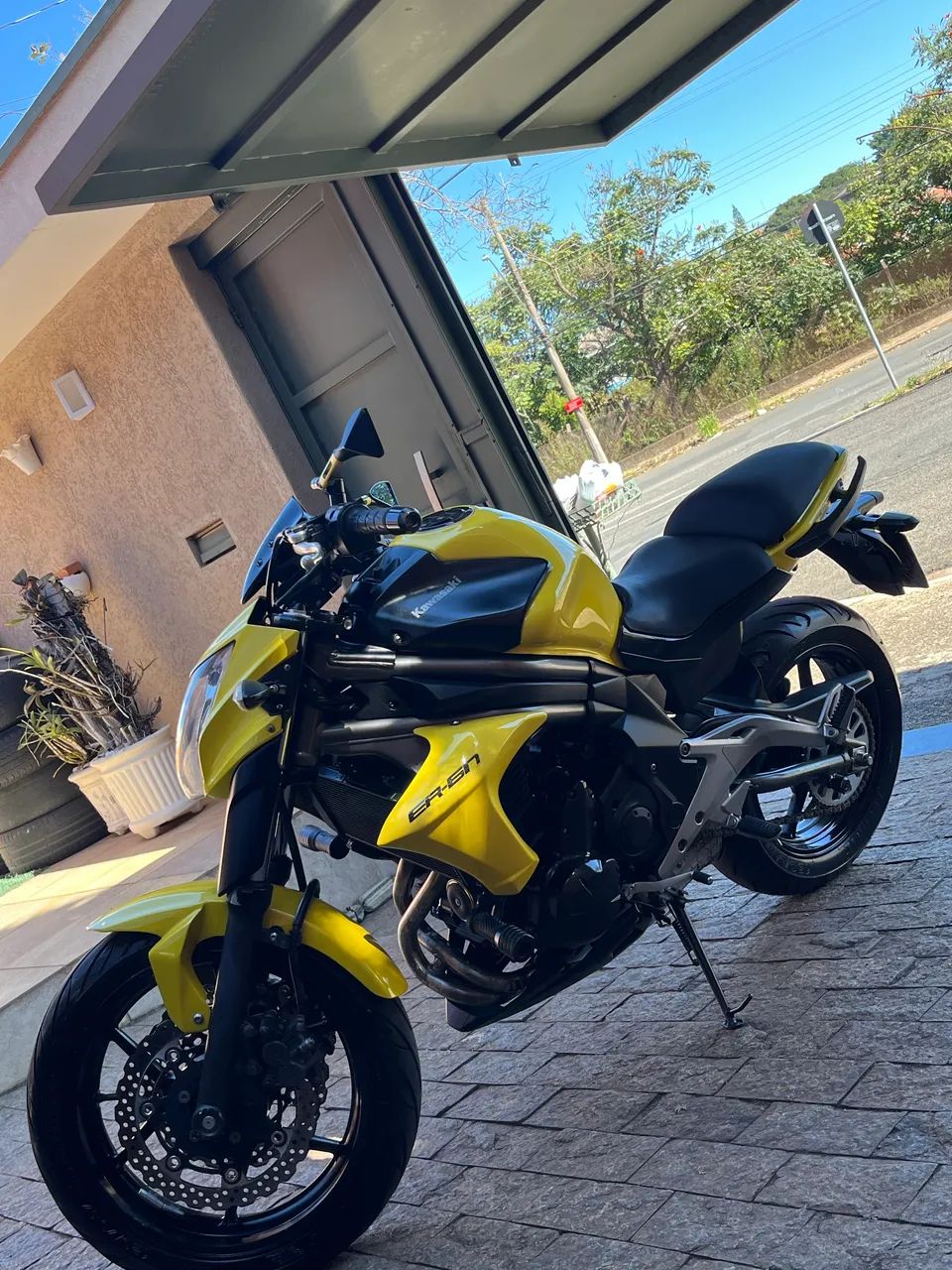 Moto ER-6N 650 cc