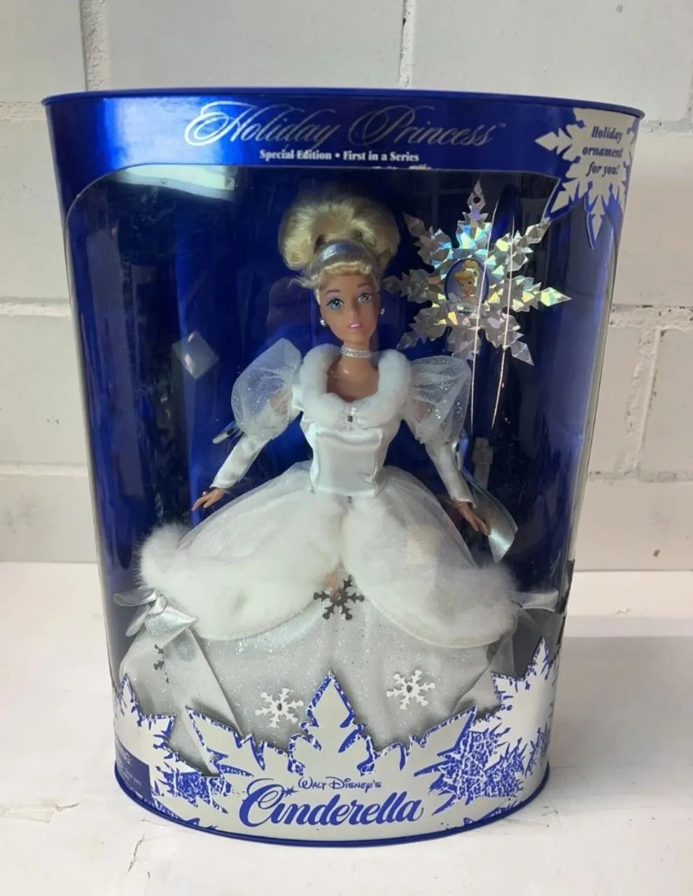 BONECA BARBIE CINDERELLA HOLIDAY NOVA LACRADA