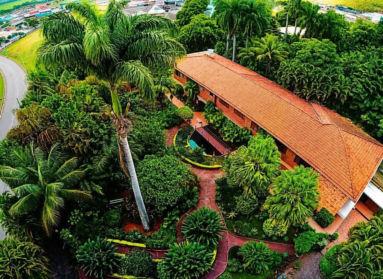 Casa com 6 quartos para alugar, 840 m² - Setor Coimbra - Goiânia/GO