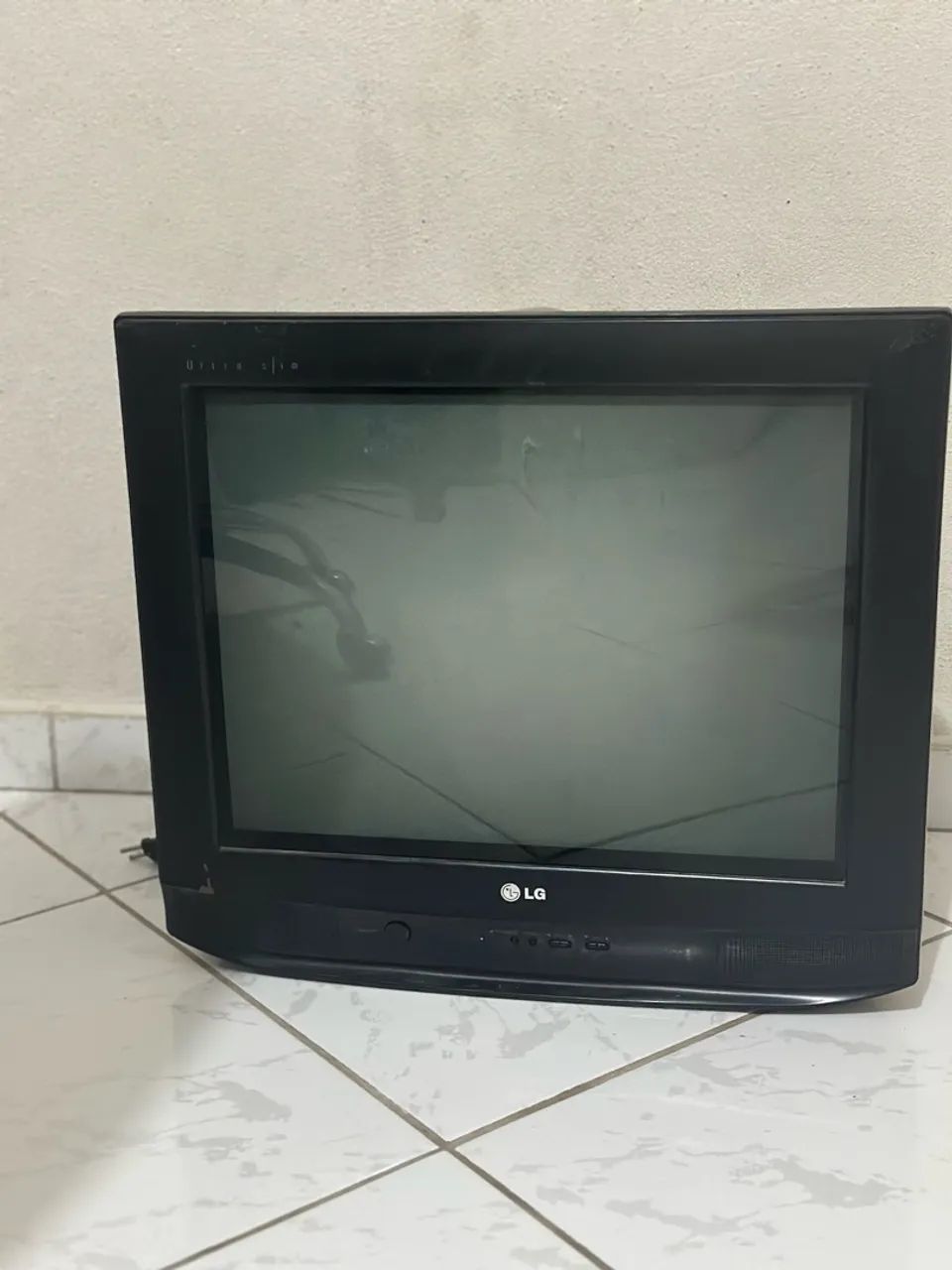 Televisão tubo 21 polegadas apenas 2 anos de uso  - Foto 2