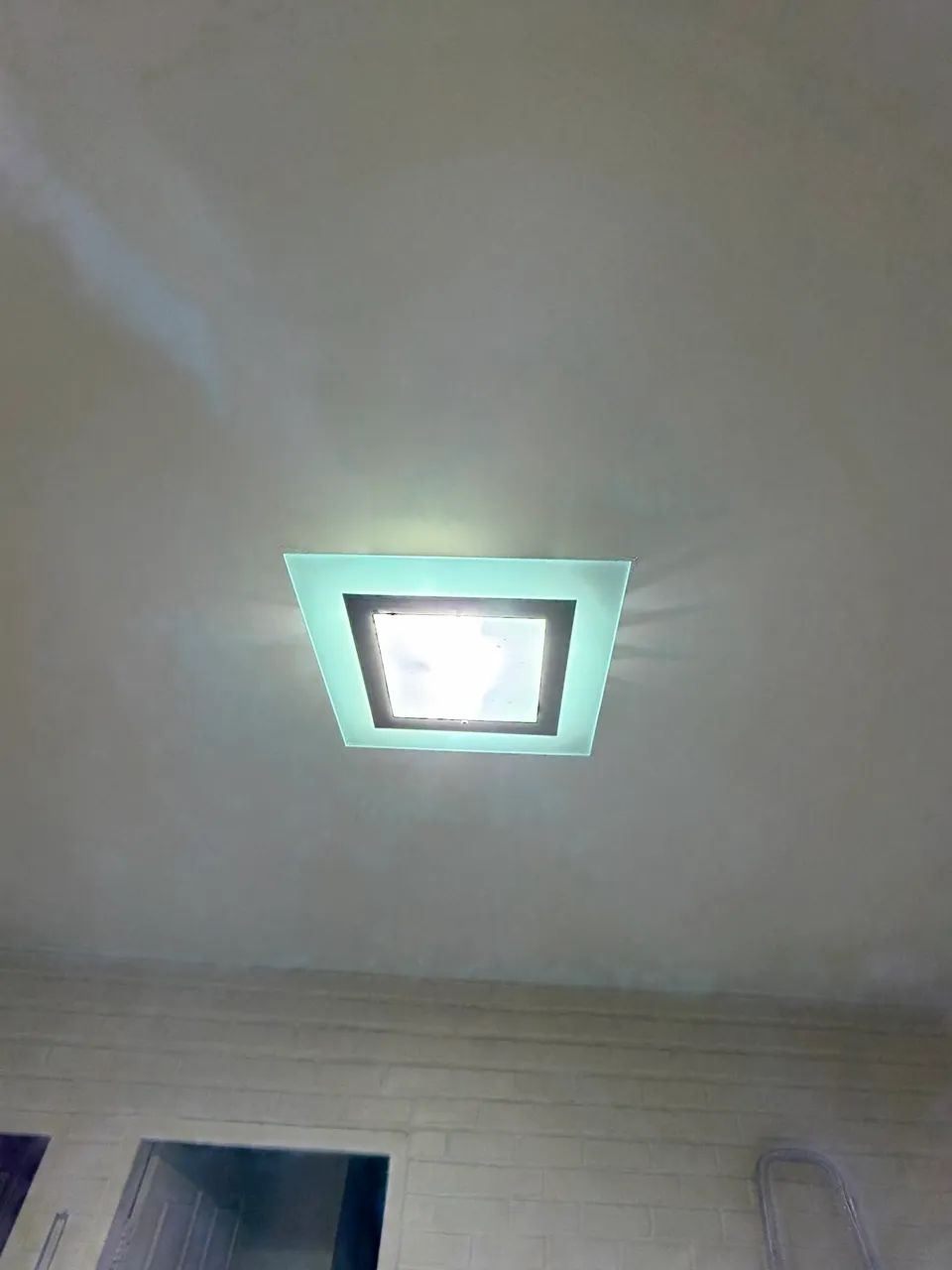     Kit com 2 luminárias LED