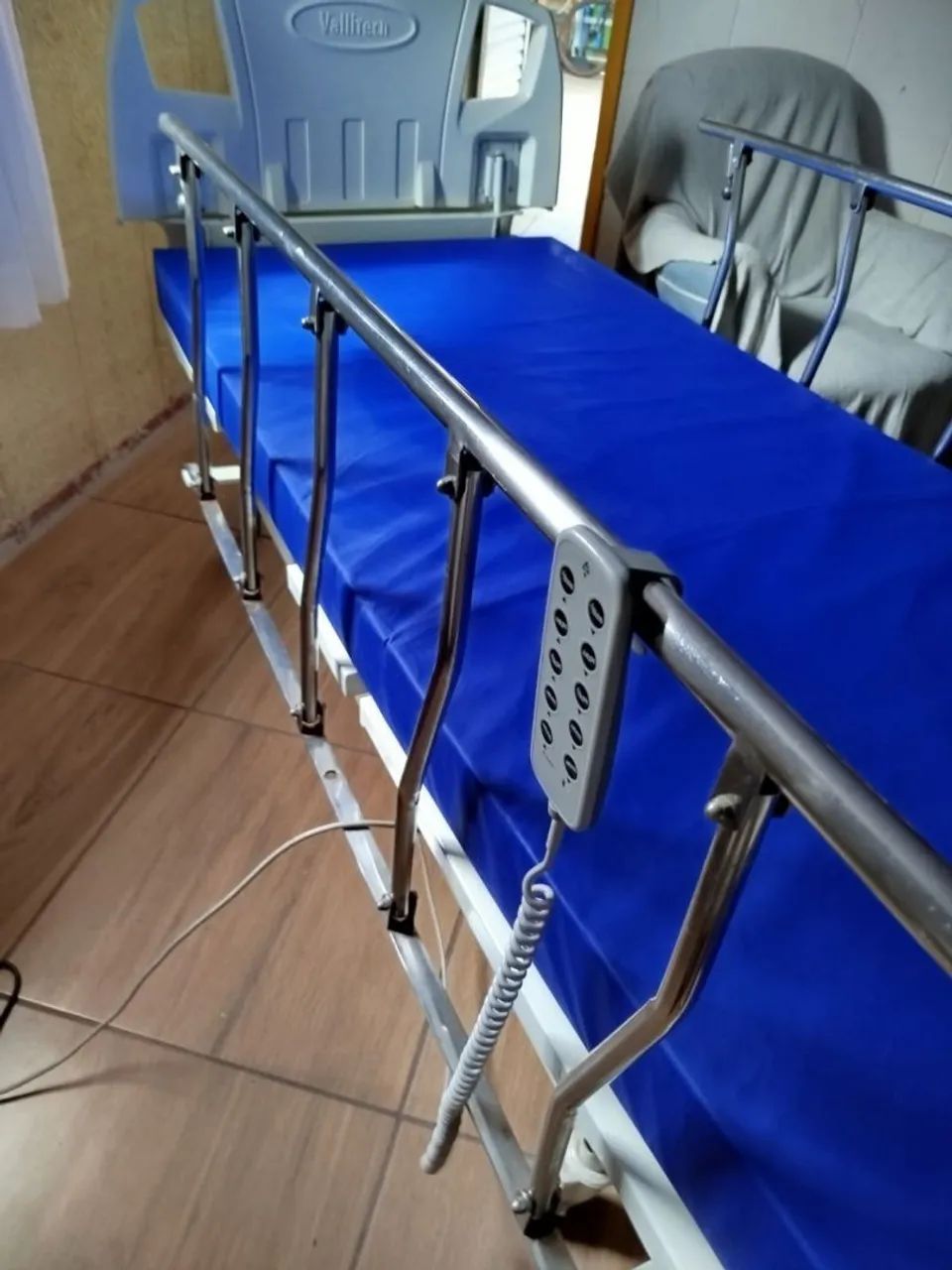 Cama hospitalar com mesa  - Foto 3