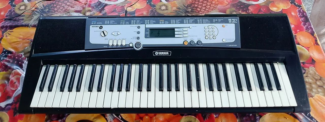 Teclado yamara psr E213