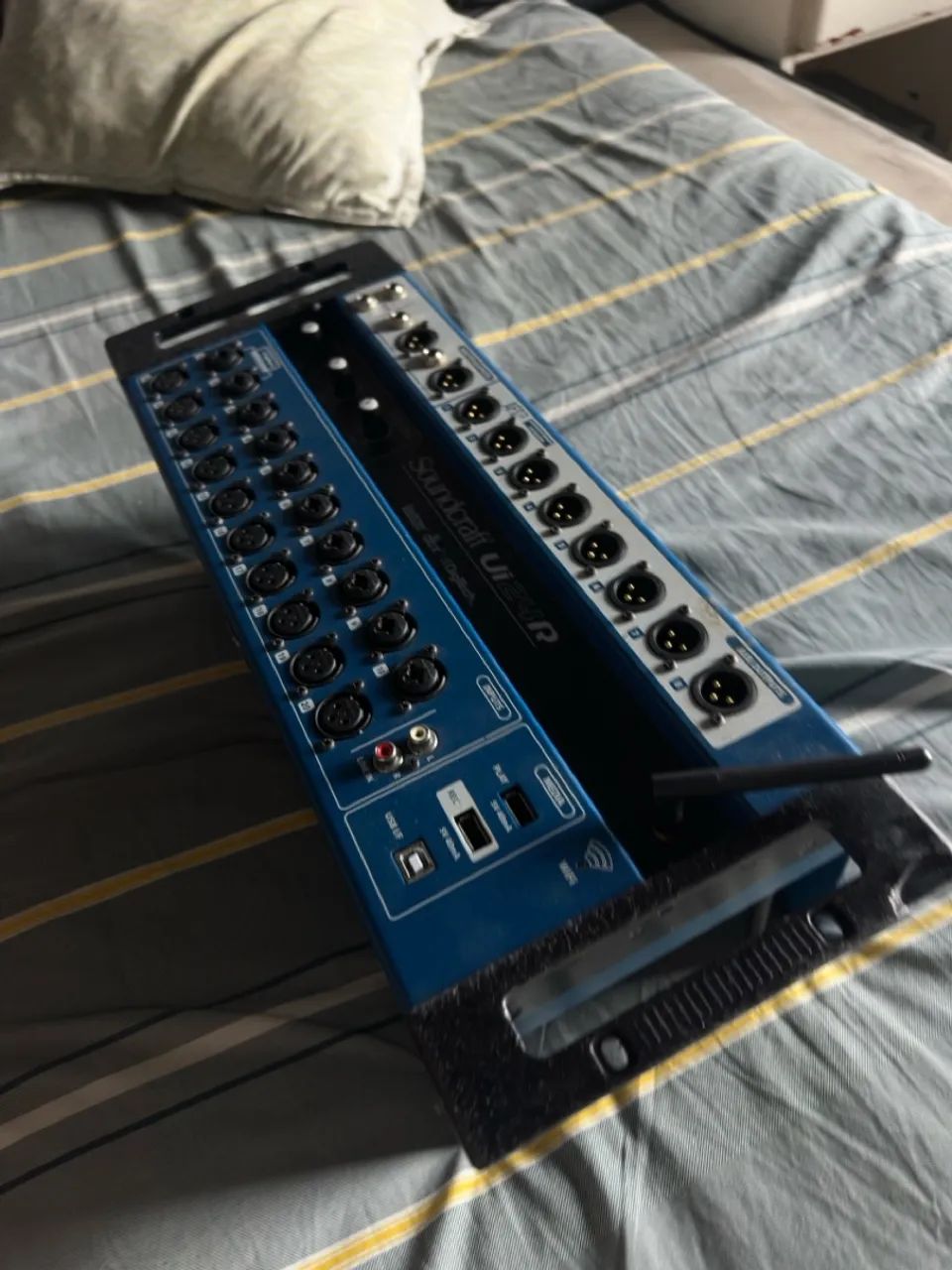 Mesa de Som Digital Soundcraft Ui24 - Foto 3