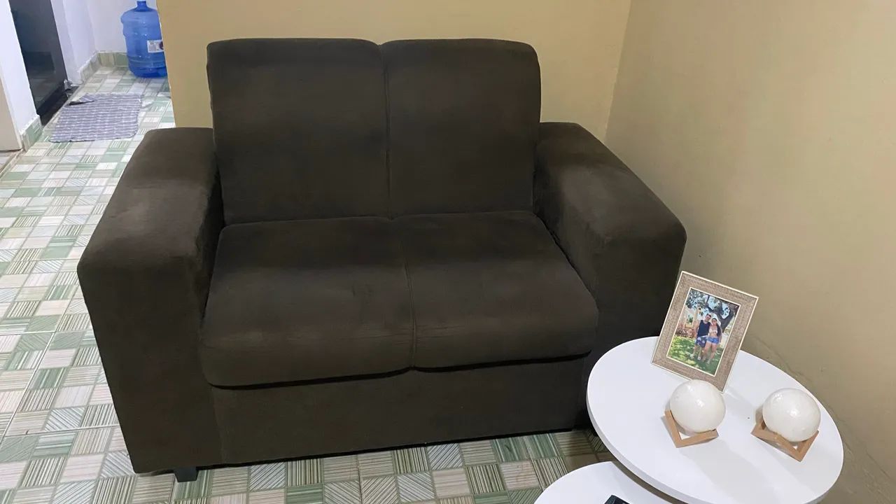Vendo sofá 2 e 3 lugares com pouco tempo de uso 