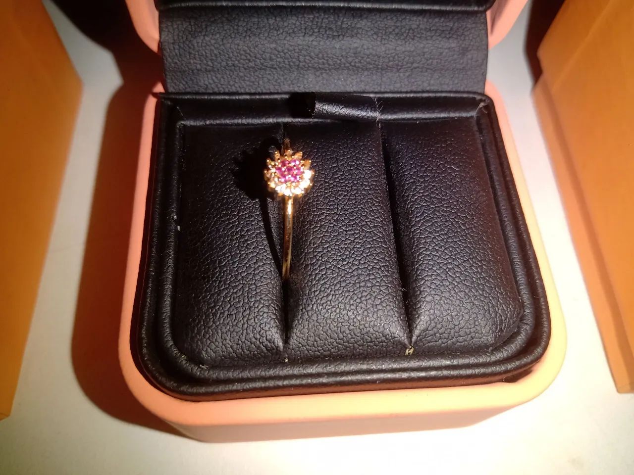 Anel Solitário em Ouro Amarelo 18k com Rubí - Foto 4