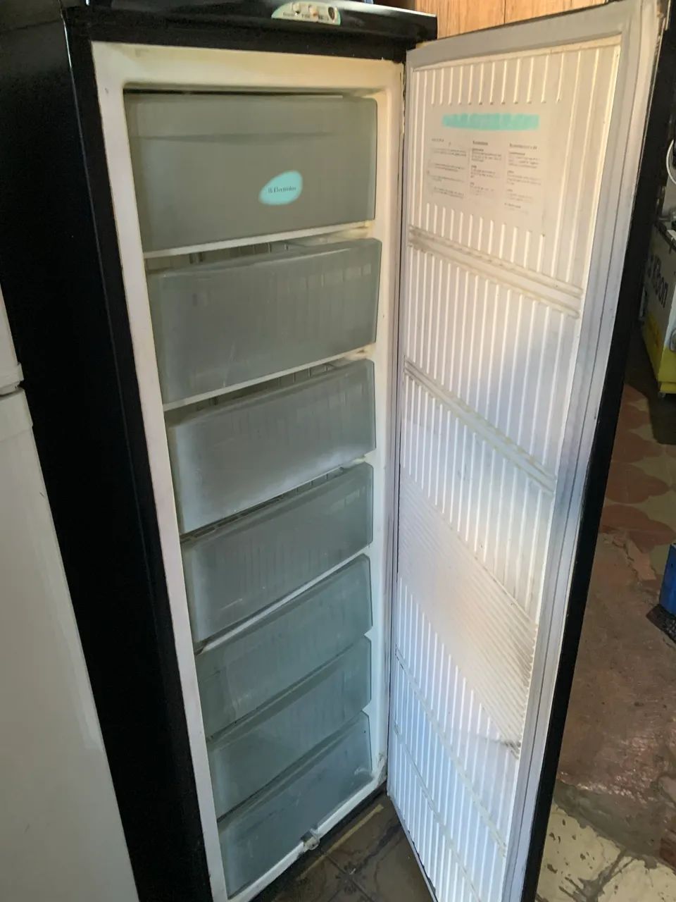 Freezer vertical Electrolux funcionando perfeitamente  - Foto 3