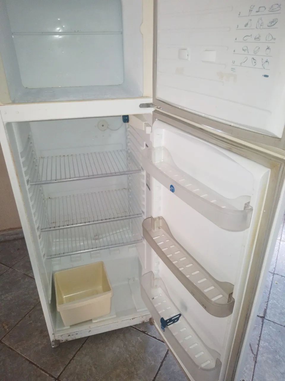 Geladeira dúplex 400 litros funciona normal  - Foto 5
