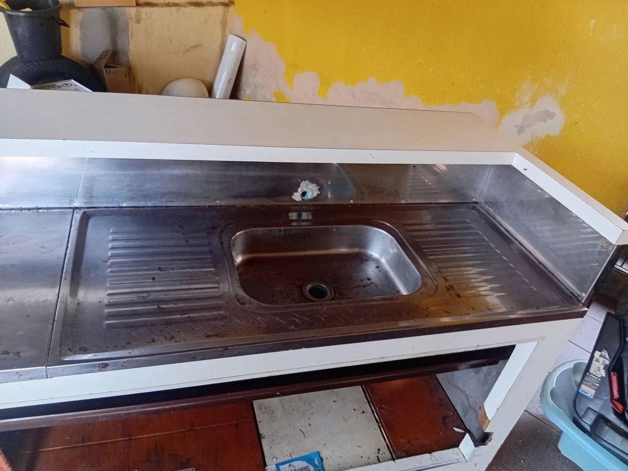 Balcão com pia embutida para 