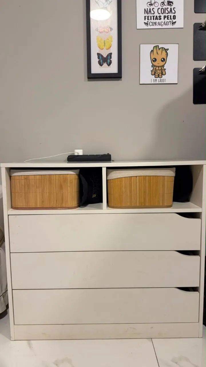 Cômoda de 3 gavetas e 2 nichos