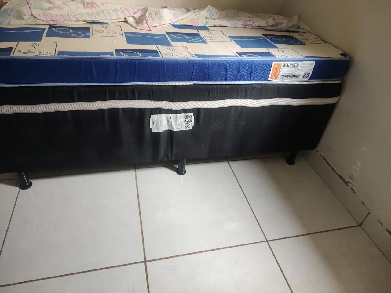 Vende _ se cama Box solteiro   um colchão solteiro  - Foto 3