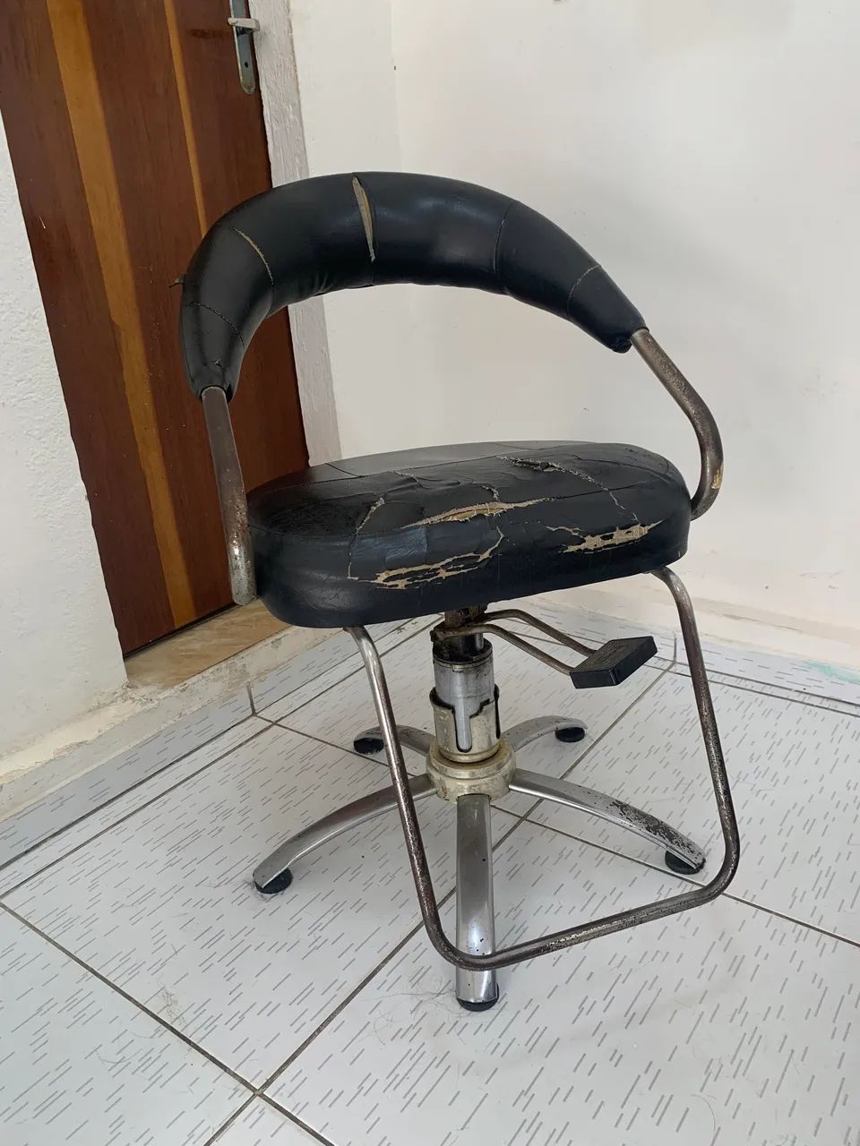Cadeira de cabeleireira e lavatório  - Foto 5