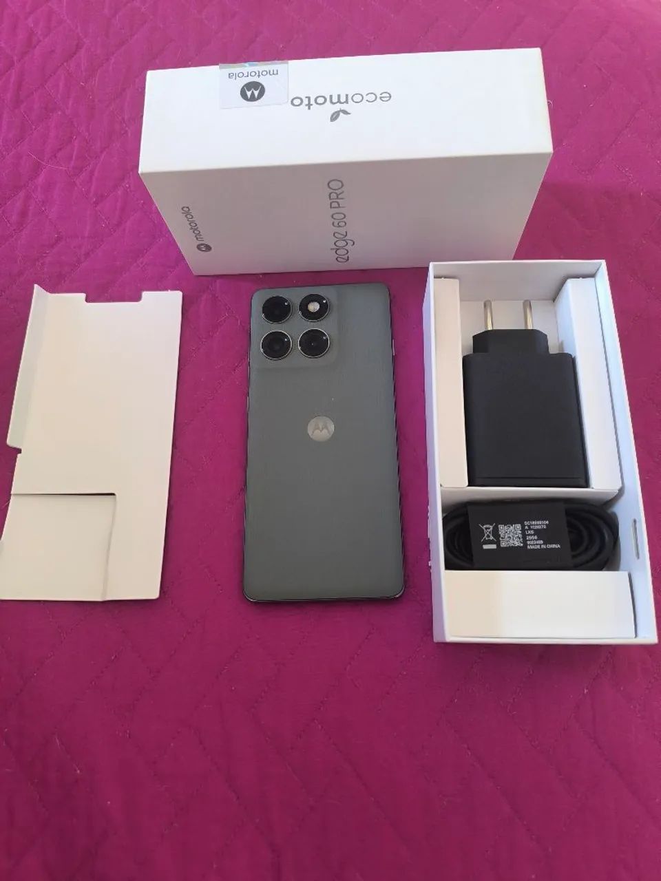Moto Edge 60 pro 12/512 - Foto 2