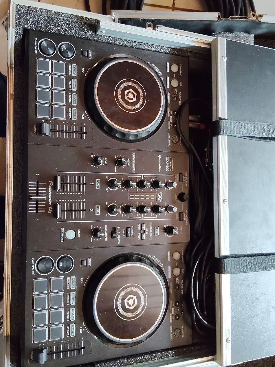 Controladora, mesa para DJ no case