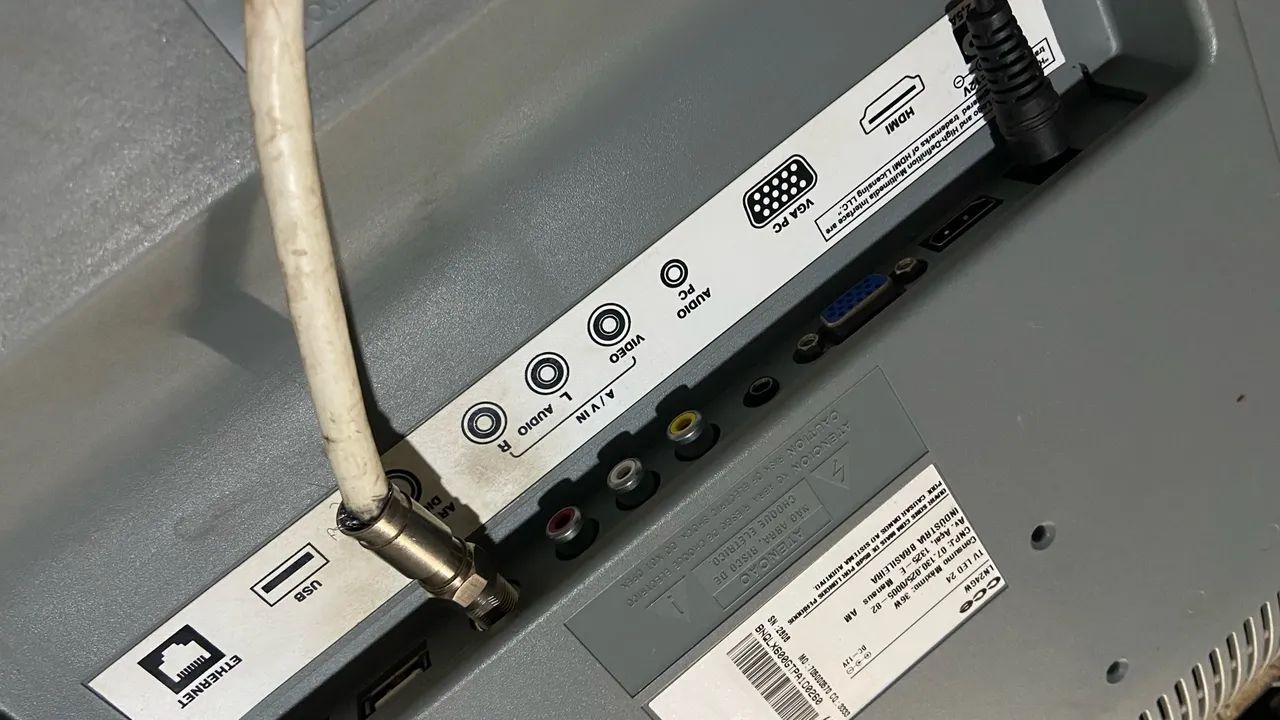 Tv/Monitor CCE 22 Polegadas funcionando perfeitamente, HDMI, RGA para PC - Foto 5