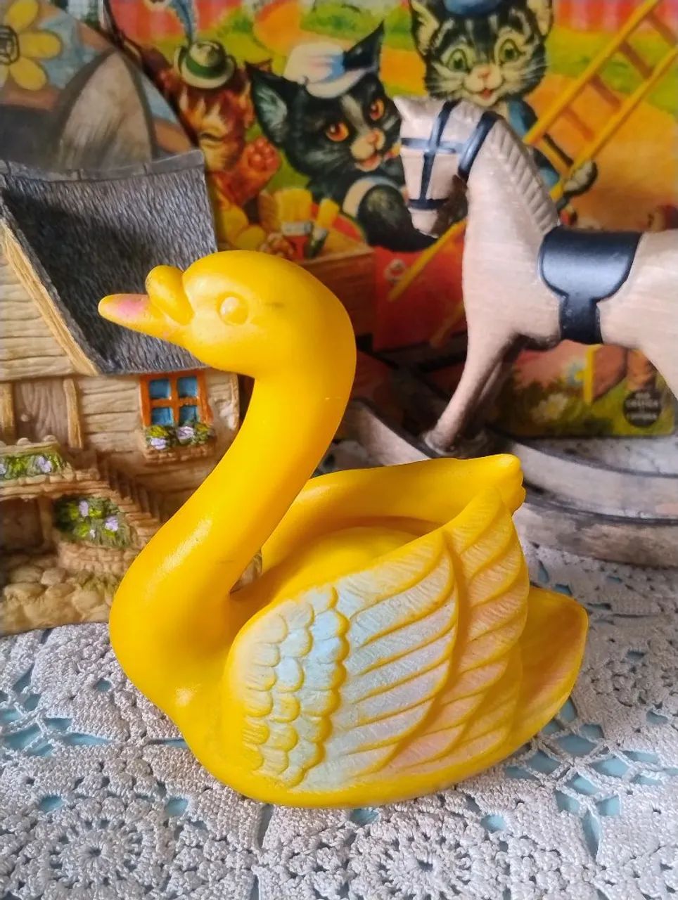 Antigo cisne de brinquedo em vinil