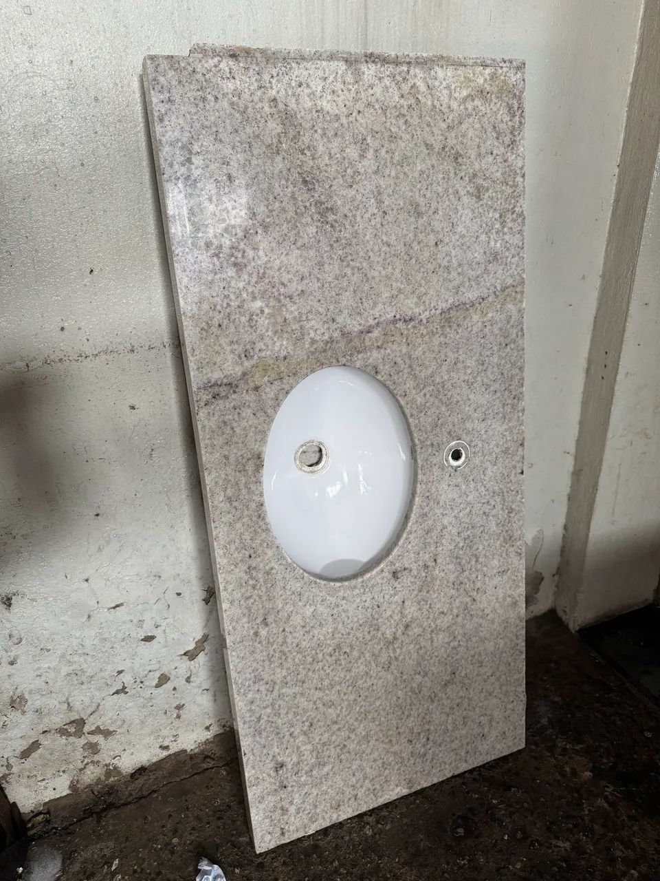 Bancada de mármore branco Itaúna com Cuba 