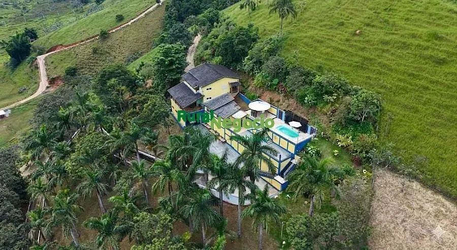 SÍTIO FORMADO EM PINDAMONHANGABA-SP COM PORTEIRA FECHADA
