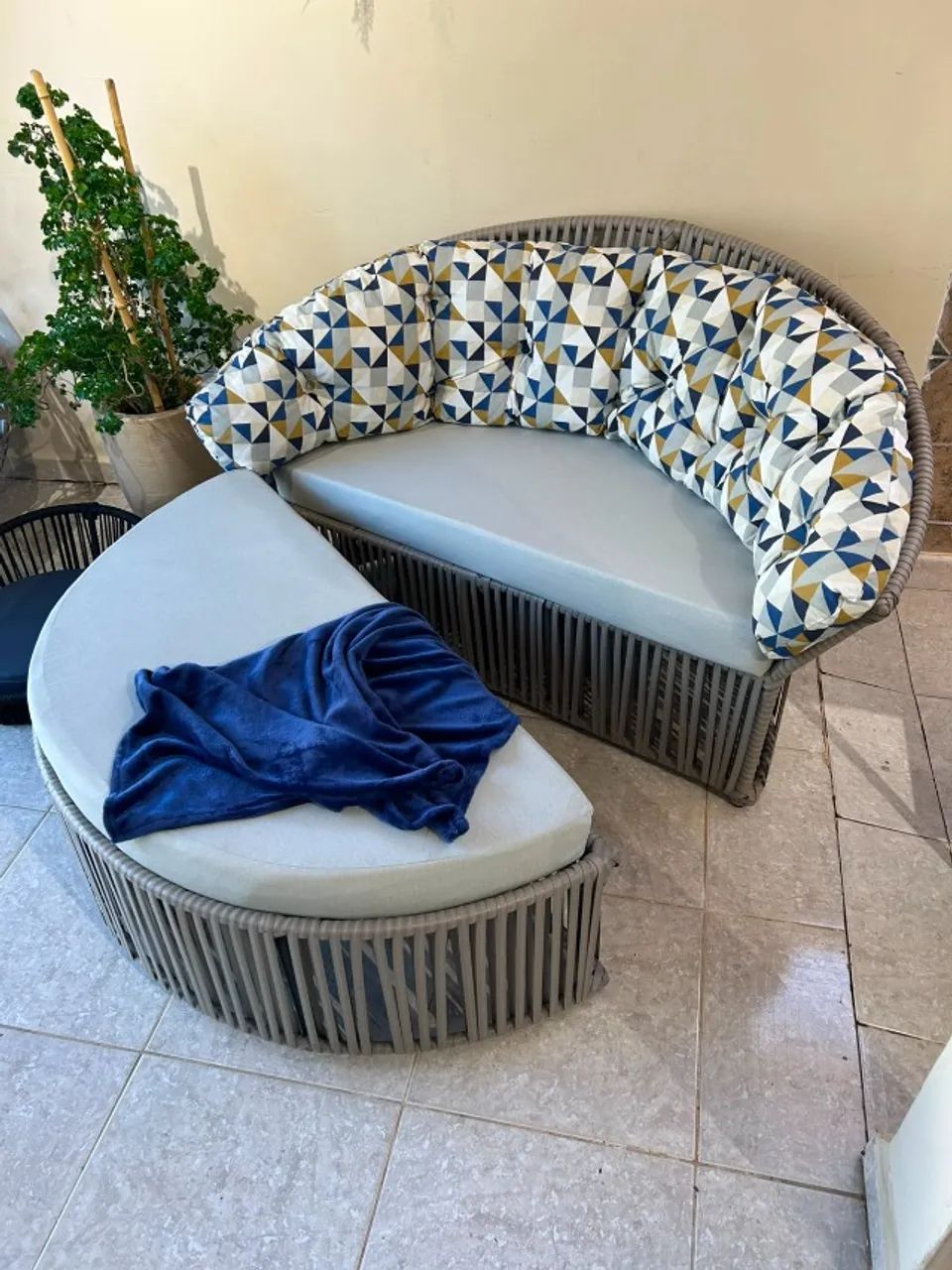 Chaise Bipartida com Puff