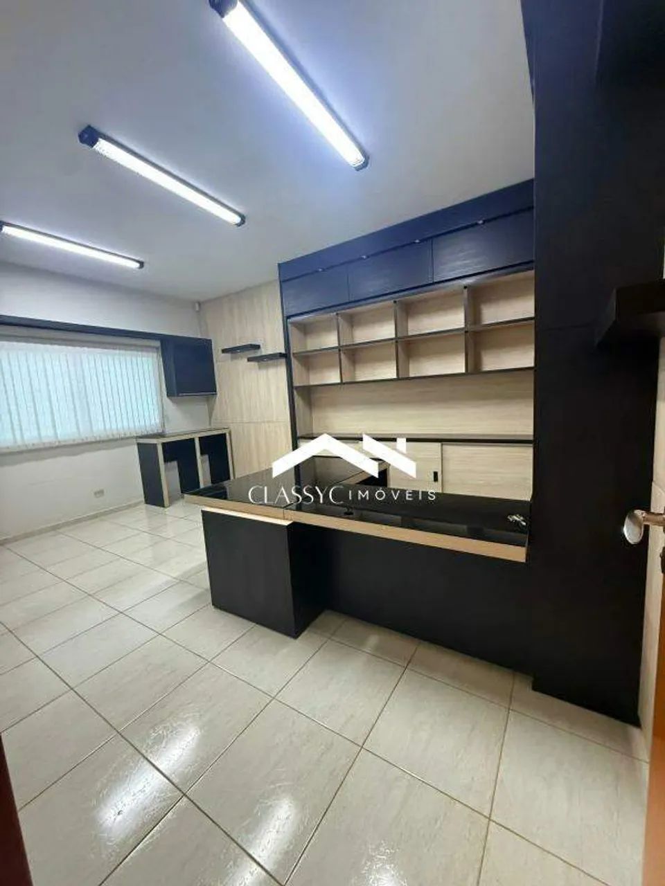Prédio Comercial em Santa Mônica, Uberlândia  473 m².
