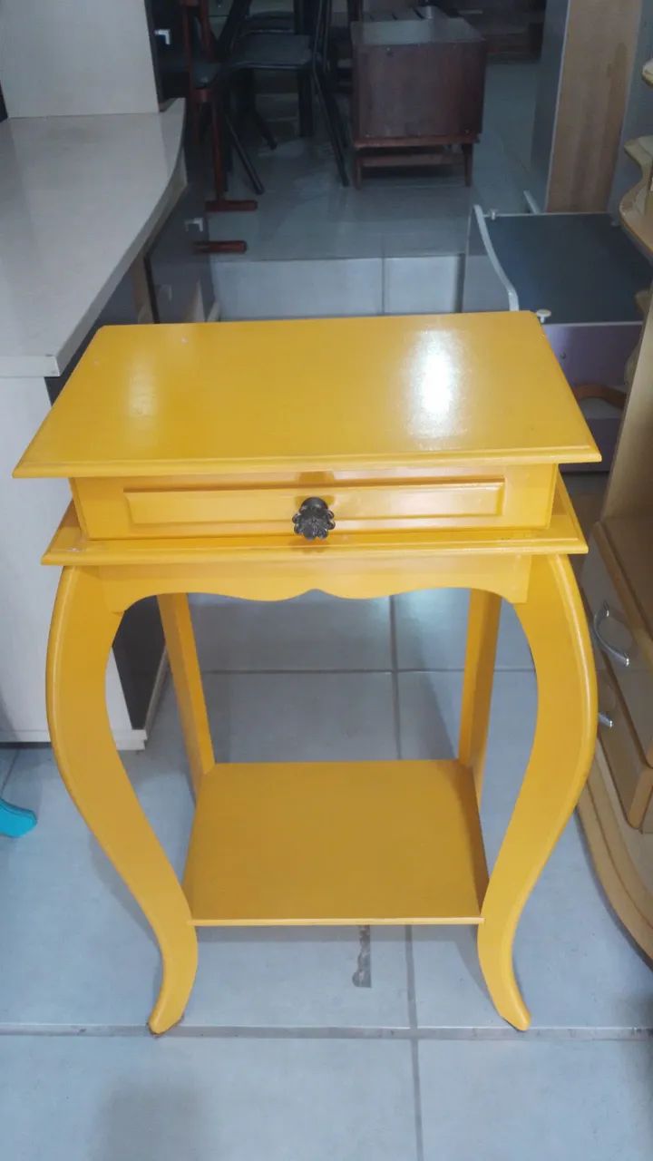 Mesa de cabeceira alta