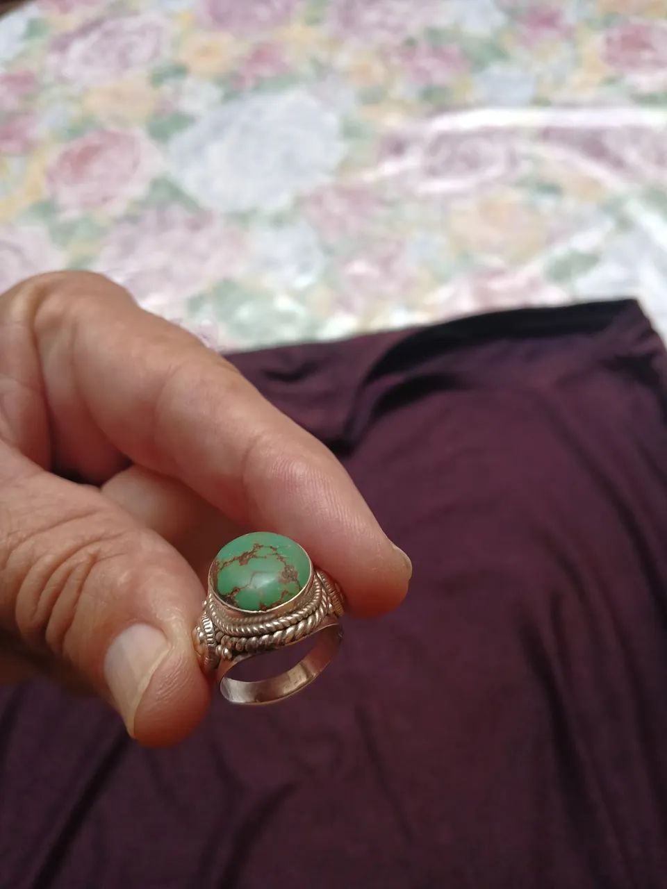Anel de prata com pedra - Foto 2