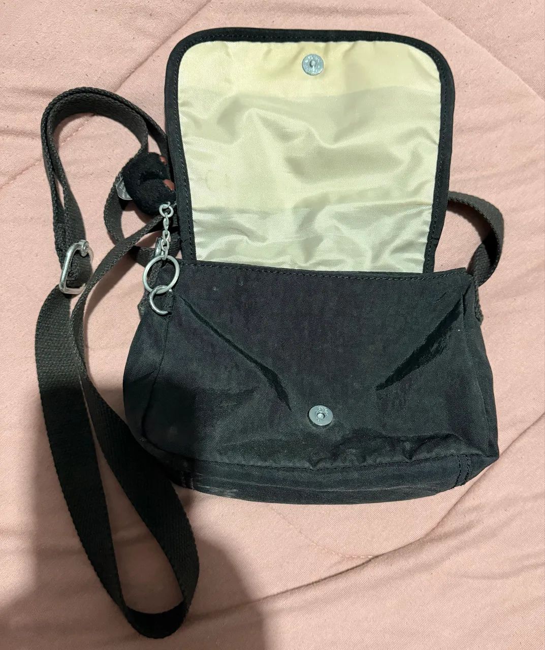 Bolsa pequena Kipling  preta  - Foto 3