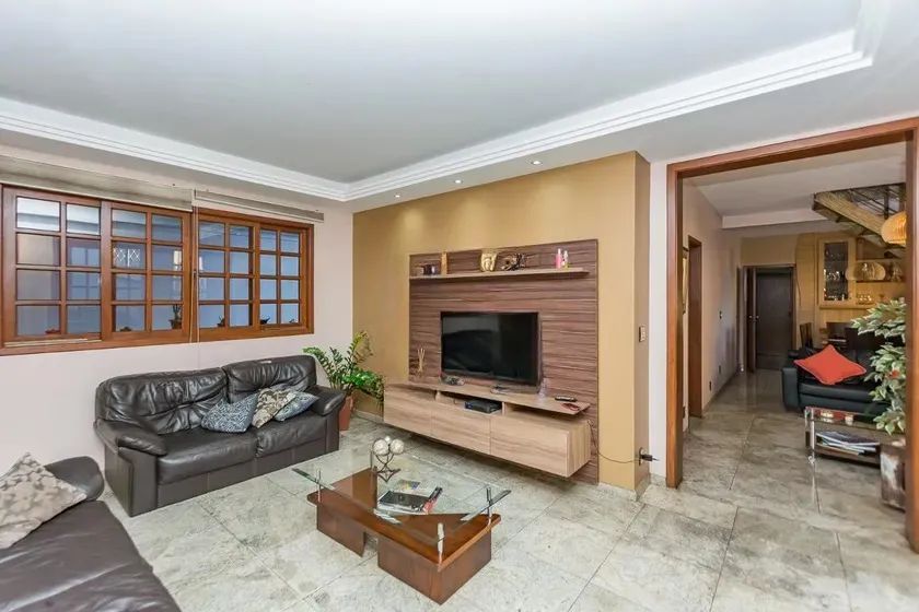 Casa à Venda - João Pinheiro, 4 Quartos, 360 m2