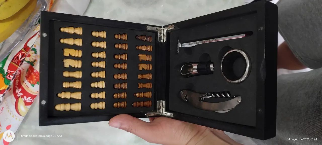 Jogo de xadrez com kit vinho - Foto 2