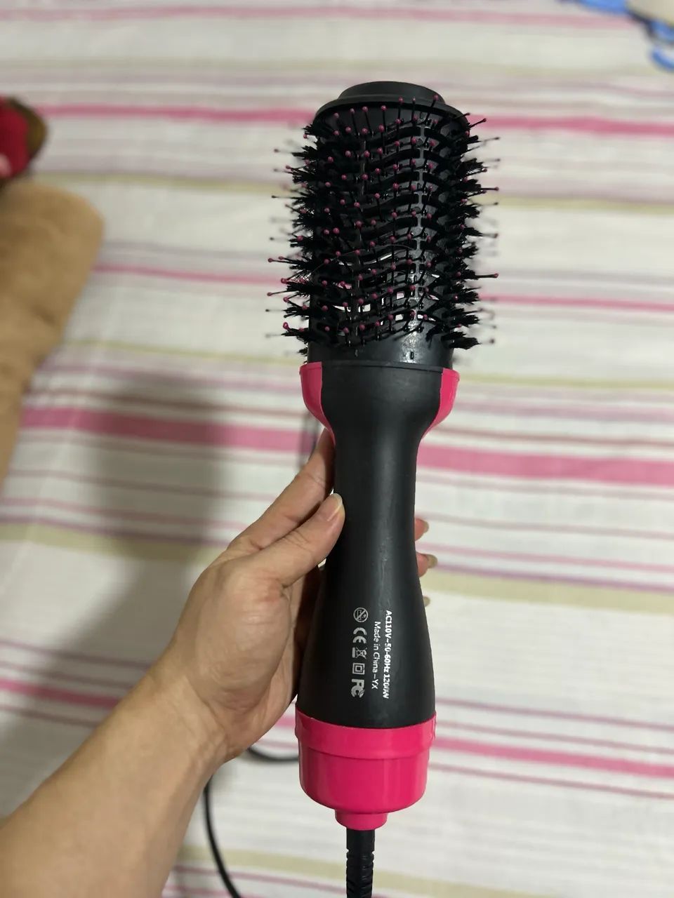 Escova Secadora e Alisadora Elétrica - Funcionando Perfeitamente - Foto 2