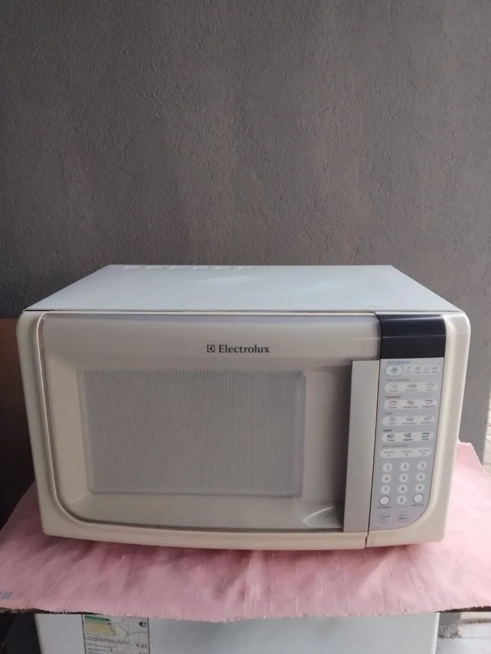 VENDO MICROONDAS ELECTROLUX 31 LITROS