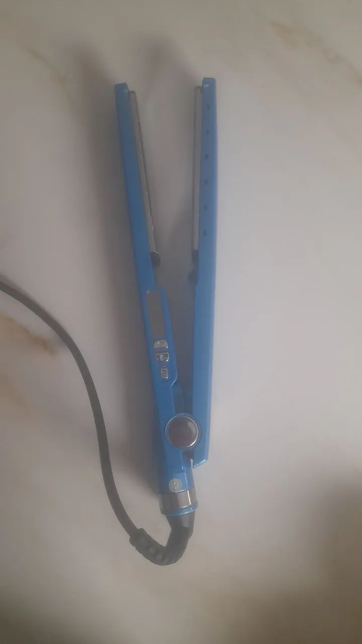 Chapinha de cabelo e pente alisadora