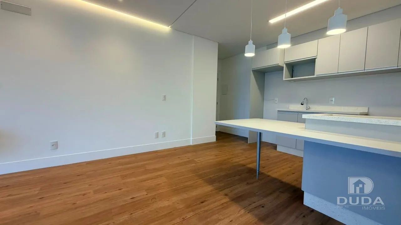 STUDIO MODERNO COM SACADA AMPLA PROXIMO À SC 401 - Foto 2