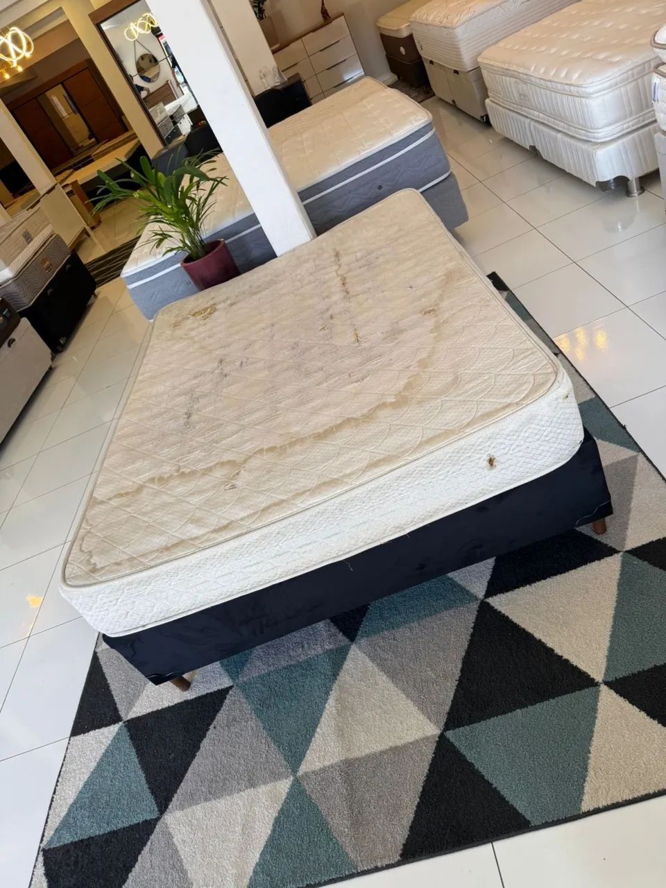 Cama de Casal USADA BASE + COLCHÃO MOLAS - Entrego!  - Foto 2
