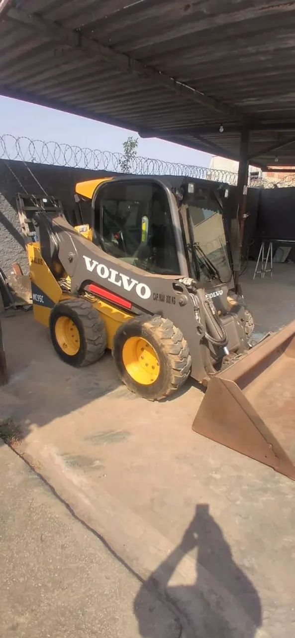 MINI CARREGADEIRA VOLVO MC85C ANO 2018 - Foto 4