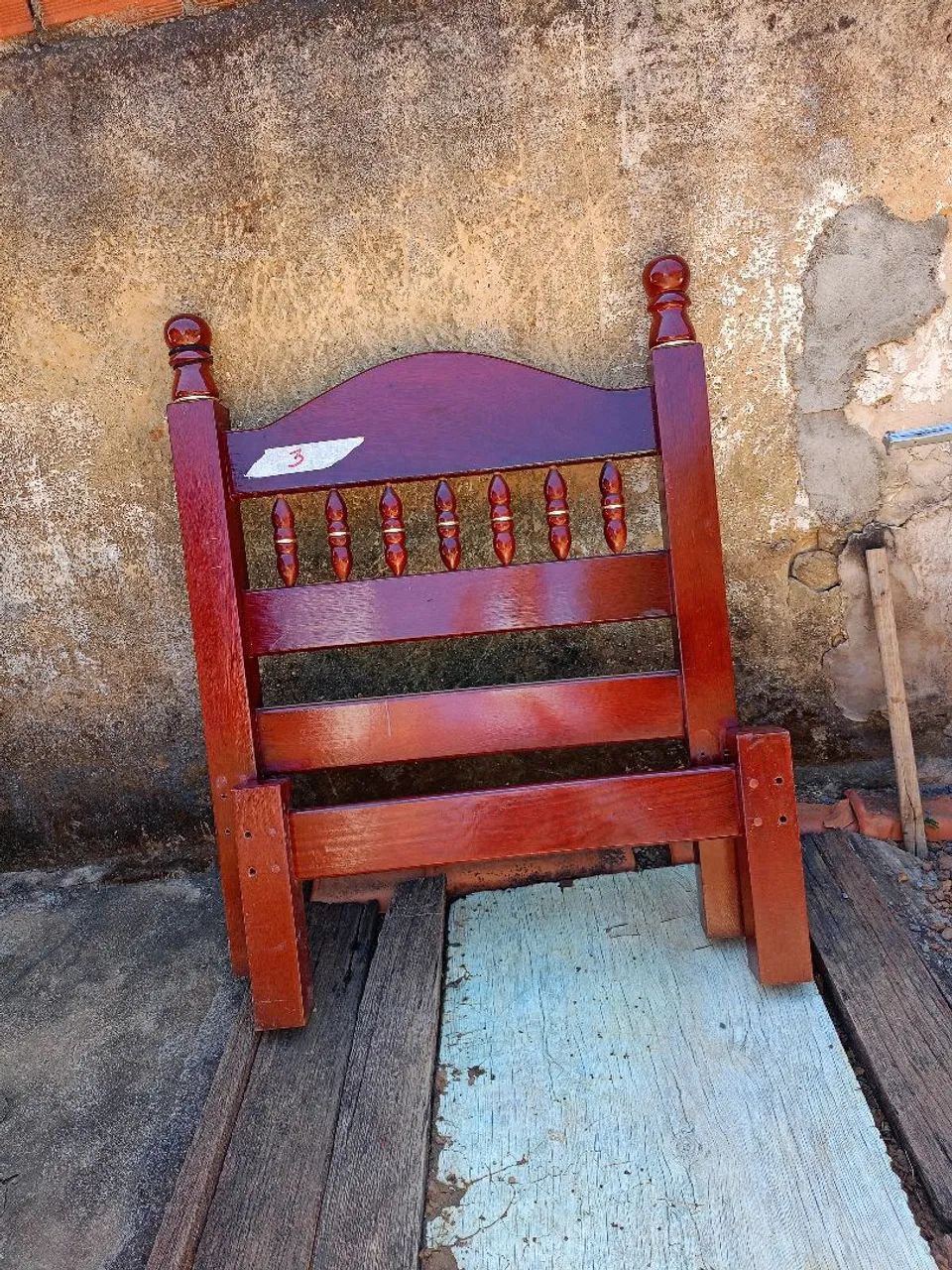 Cama solteiro de madeira 