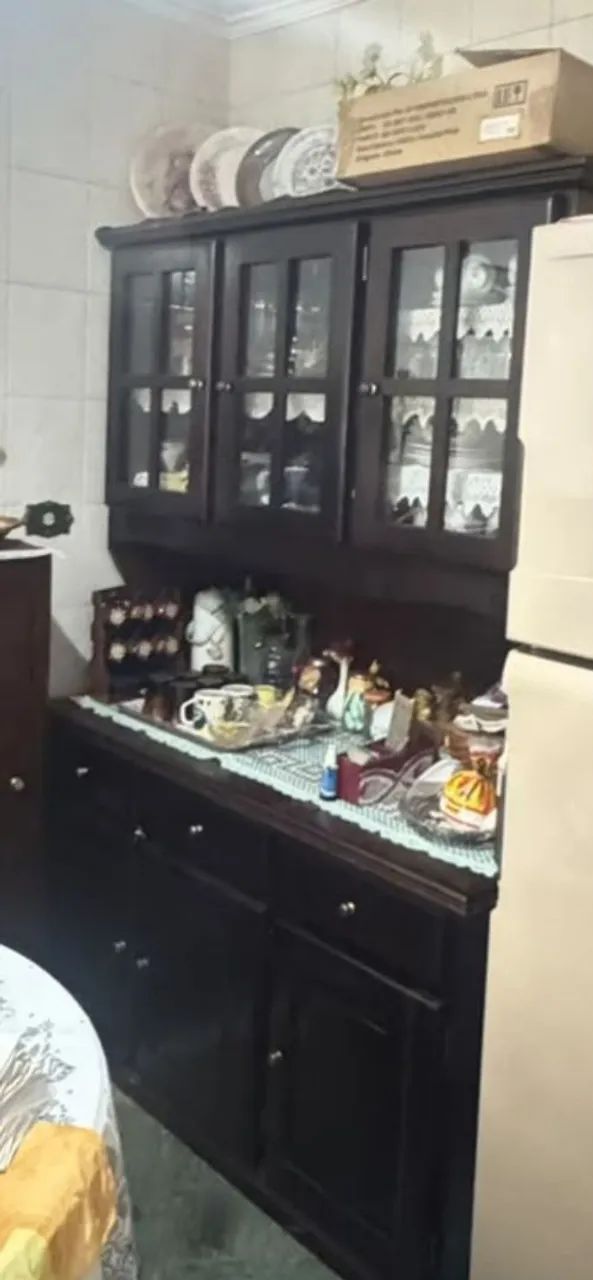 Armário de cozinha rústico com buffet e cristaleira 
