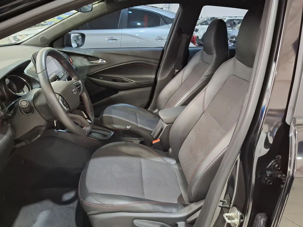 Chevrolet Onix RS 1.0 TB 12V Flex Aut. 4P, foto 8 de 9