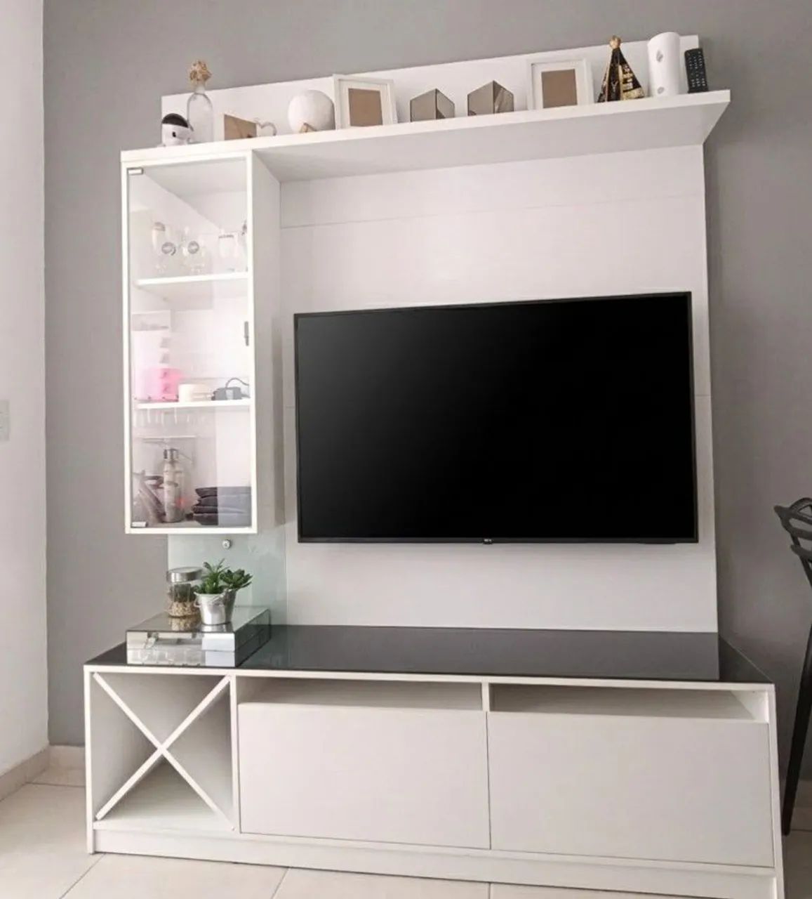 PAINEL COM CRISTALEIRA 