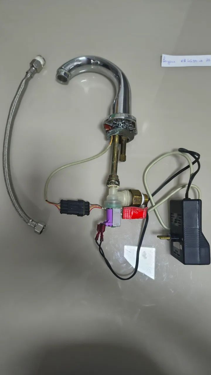 Torneira eletrônica com sensor automático da marca Deca, - Foto 3