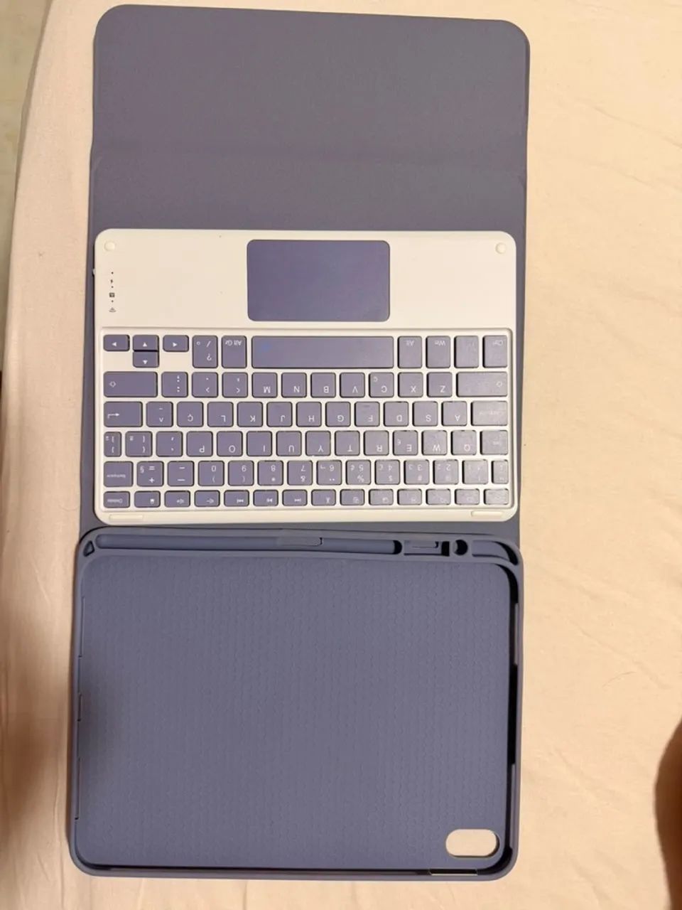 Capa com teclado para IPad 11 a16 - Foto 2