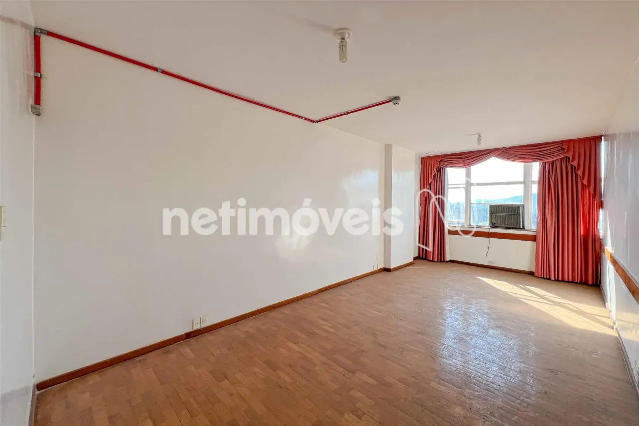 Sala de 49m²; à venda no Centro!