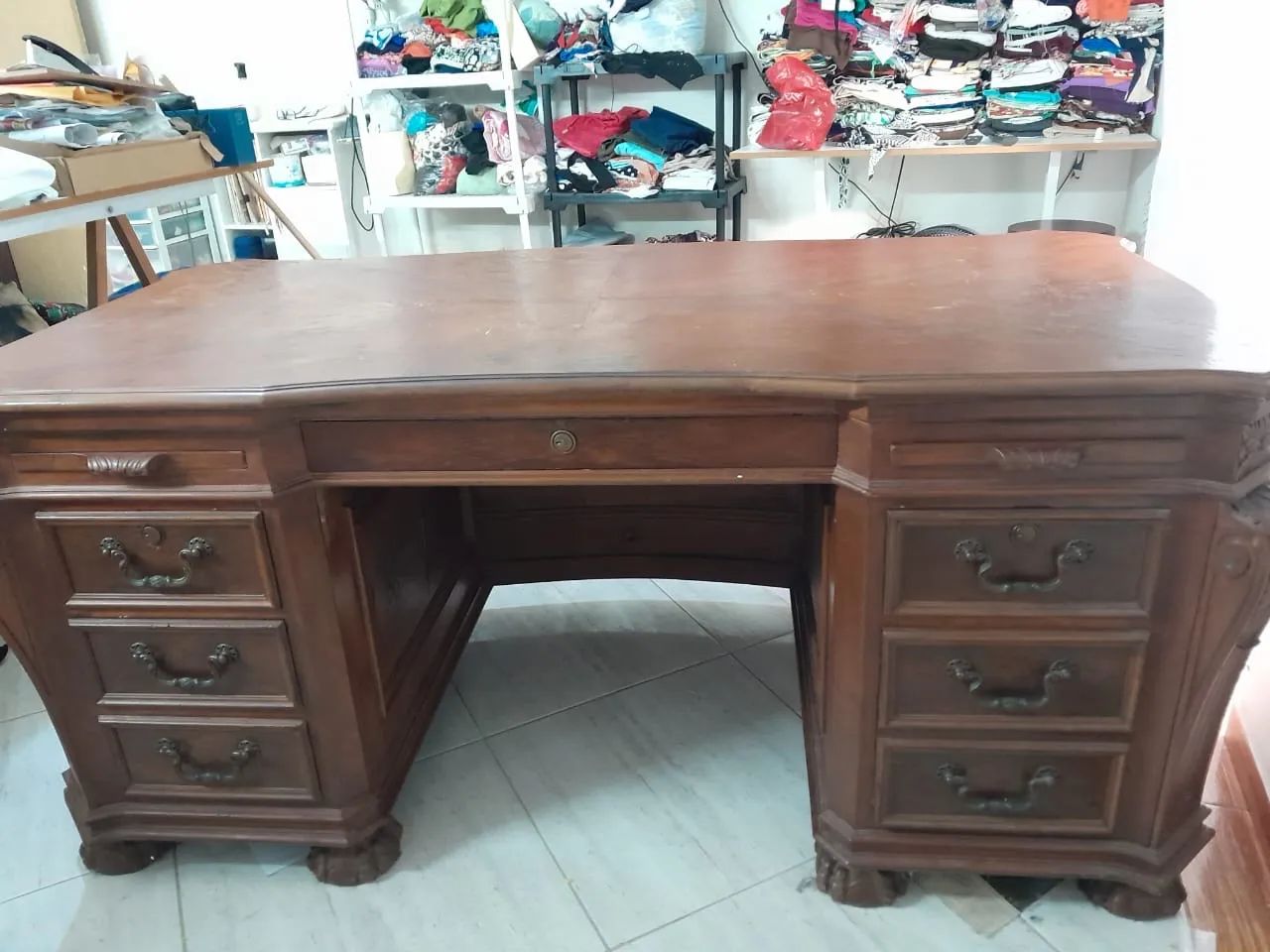 Escrivaninha Clássica em Madeira Maciça - Estilo Clássico - Foto 4