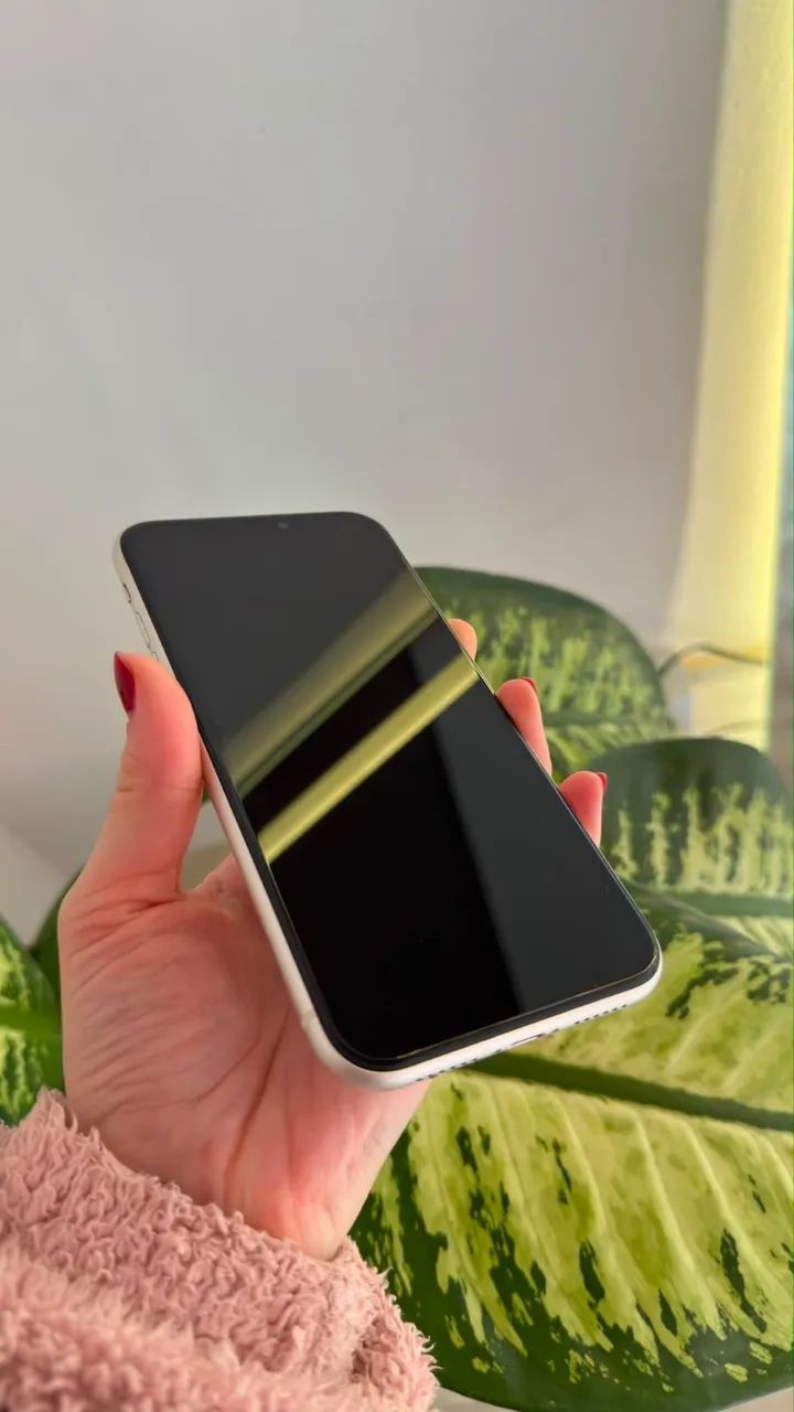 iPhone 11 branco 68gb  - Foto 3