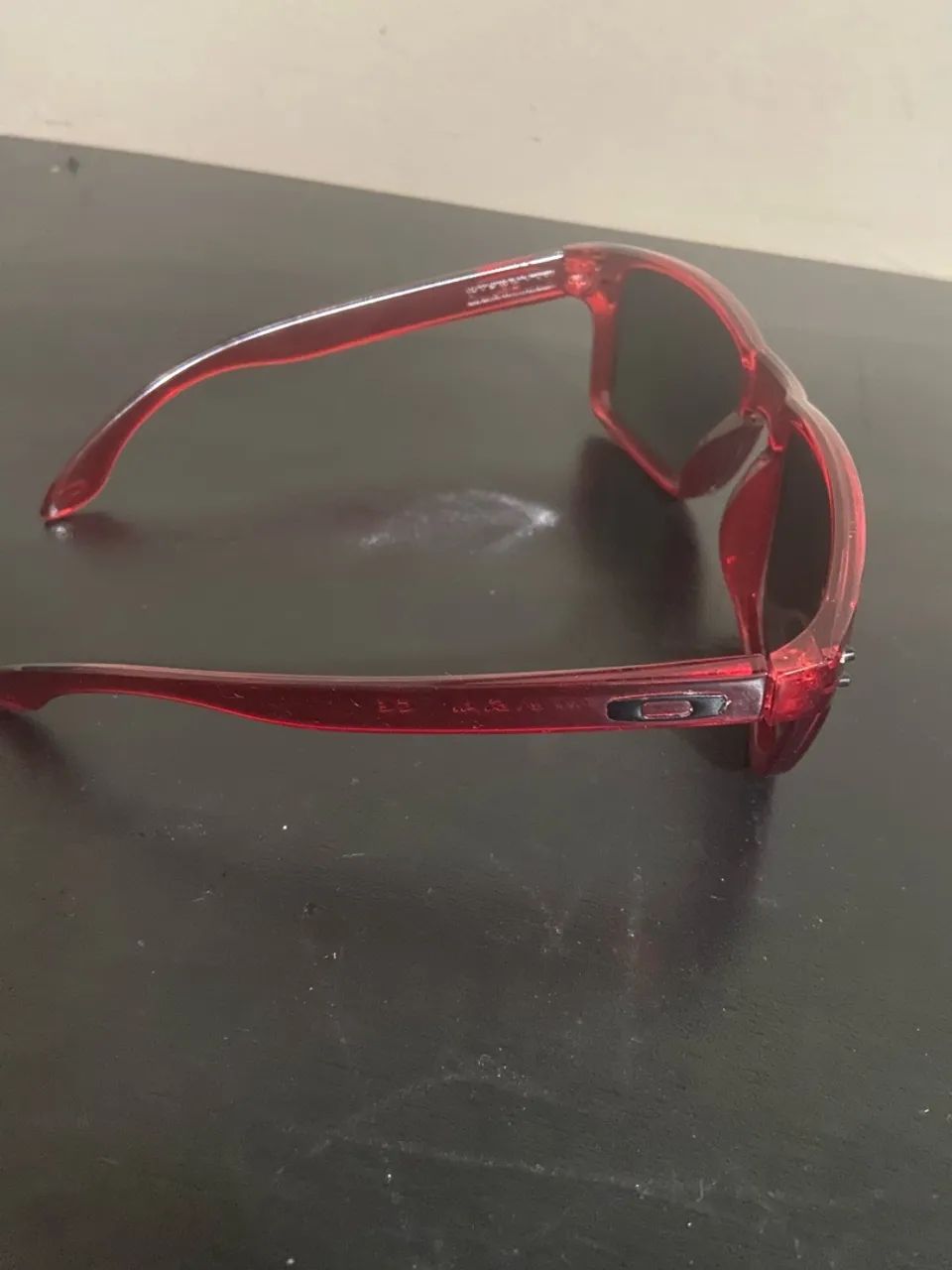Óculos Oakley com case em excelente estado. - Foto 4