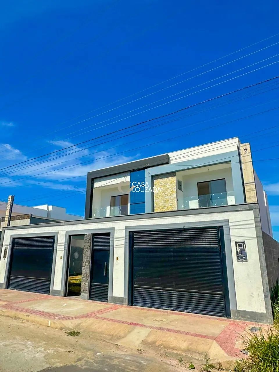 Casa Geminada Duplex com 03 quartos com 01 suíte em Morada Do Sol.
