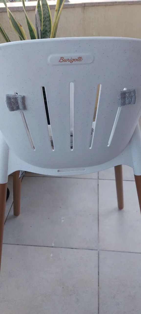 Cadeira de Alimentação de Bebê marca Burigotto seminova cor branco polar - Foto 5