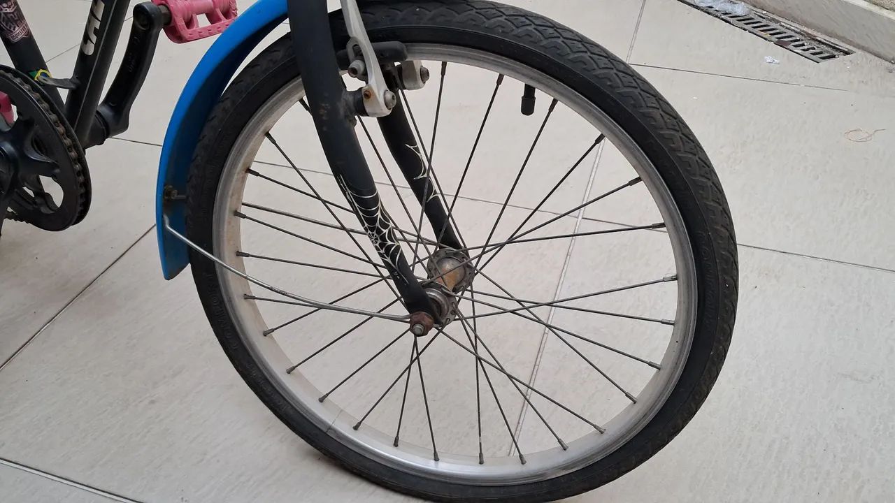 Bicicleta monster high aro 20  - Foto 5