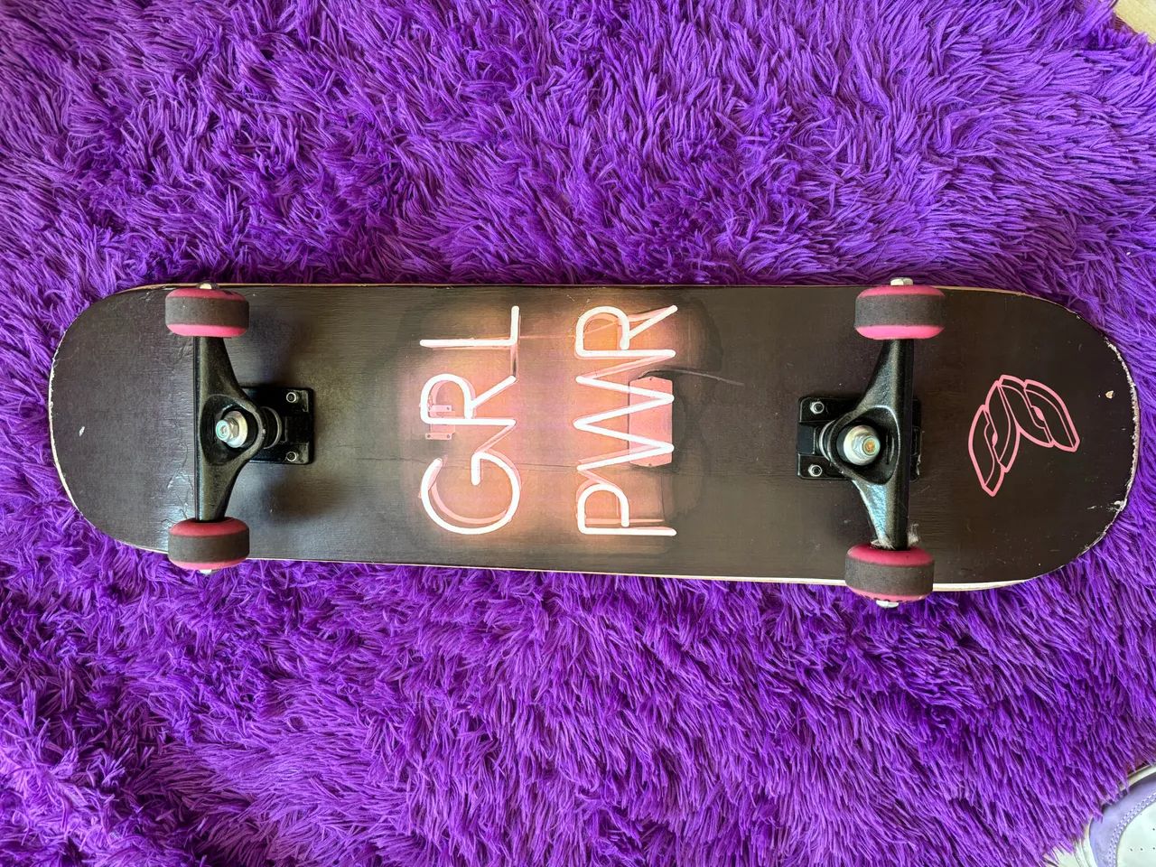 Skate semiprofissional Girl Power led 8.0