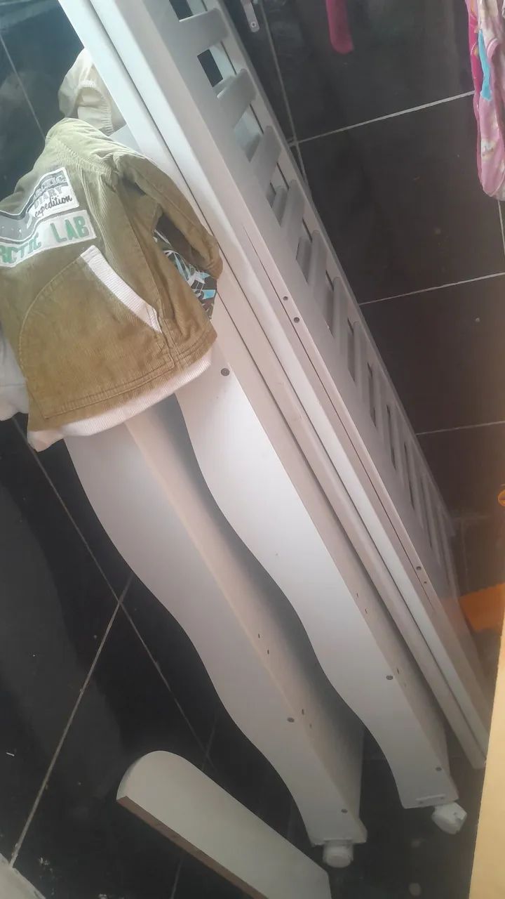 Selling infant crib bed